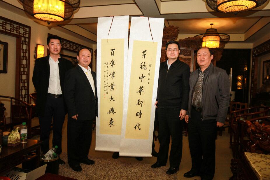 董事长王伟、总裁杨永恒与长春市常务副市长一行洽谈投资事宜