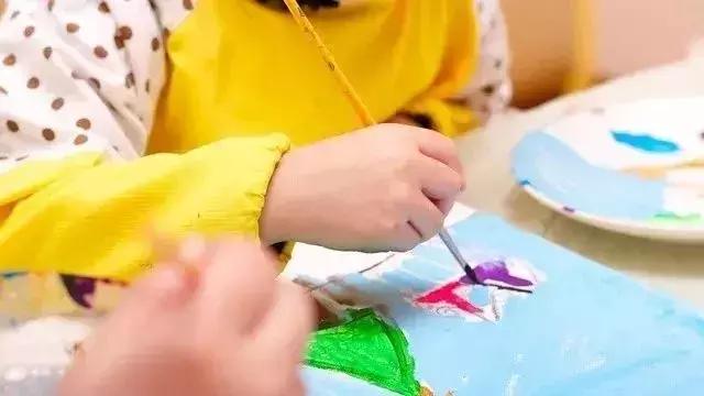 被英国校长一眼相中，这个10岁小男孩如何画出一片天