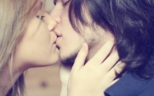 每次给女朋友发红包都不收为什么,一到逢年过节就给女朋友发红包