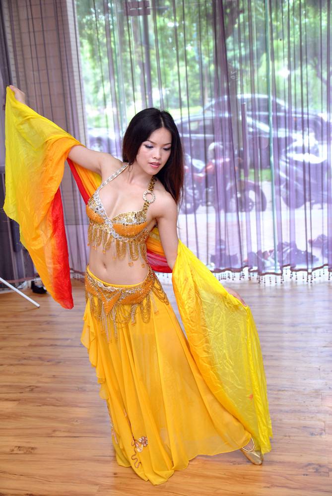 跳肚皮舞的好处,跳肚皮舞美的女欣赏,简直是人间*物尤**,无比性感