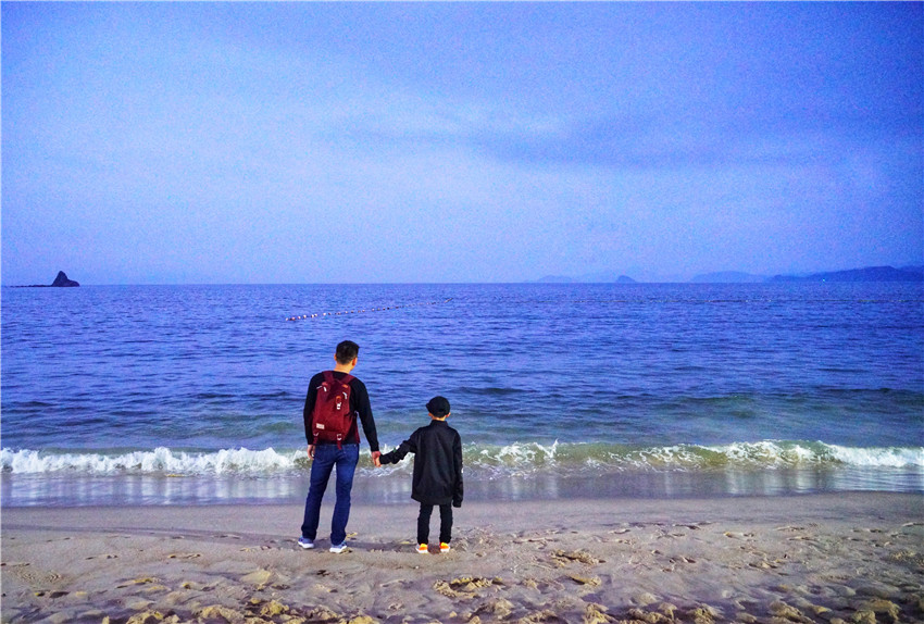 这里是深圳最美的海滨栈道,深圳大梅沙海滩风景