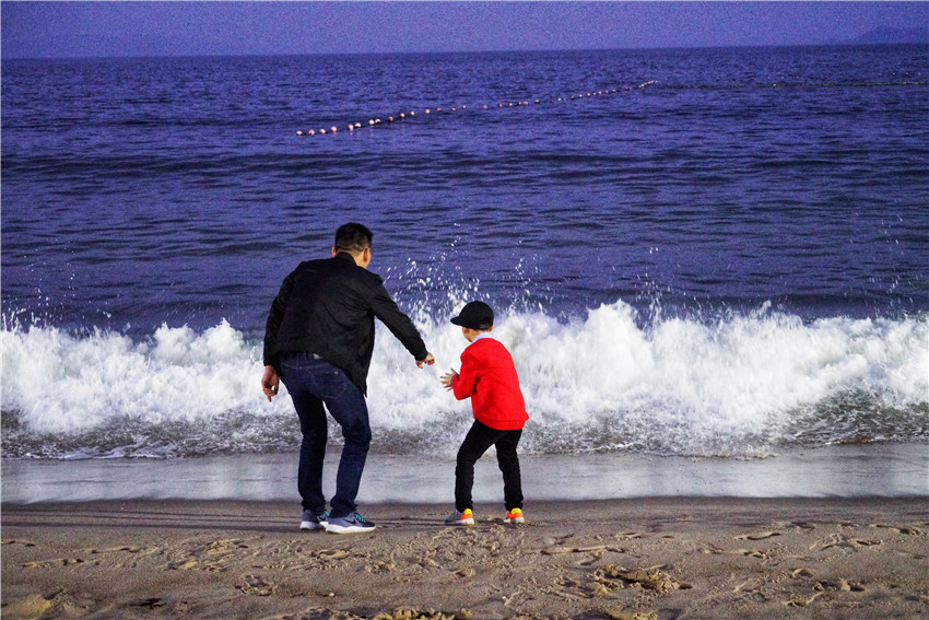这里是深圳最美的海滨栈道,深圳大梅沙海滩风景