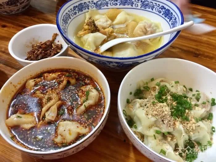 藏在成都的二十家苍蝇馆子,又破又小的火锅店