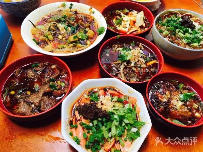 藏在成都的二十家苍蝇馆子,又破又小的火锅店