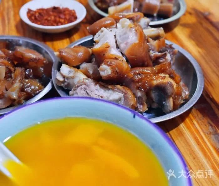 藏在成都的二十家苍蝇馆子,又破又小的火锅店