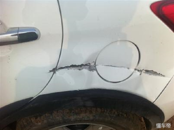 车刮了大面积掉漆怎么修复,用车维修小妙招