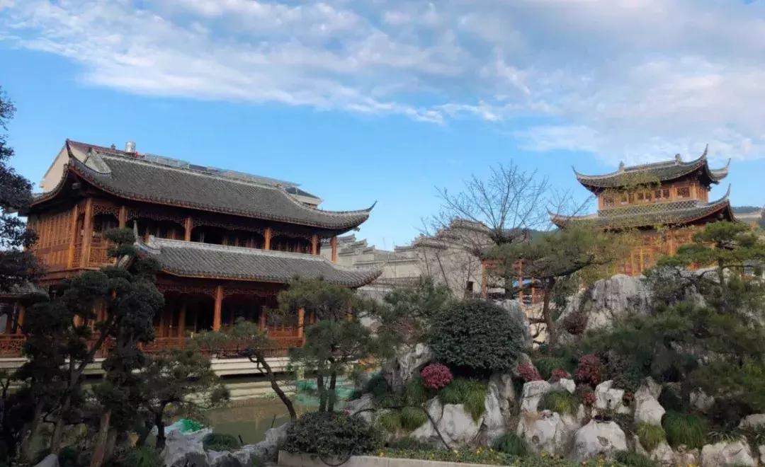 东阳有个慶蘭名宿,仿佛住进了博物馆,到处是珍藏级别的艺术品。