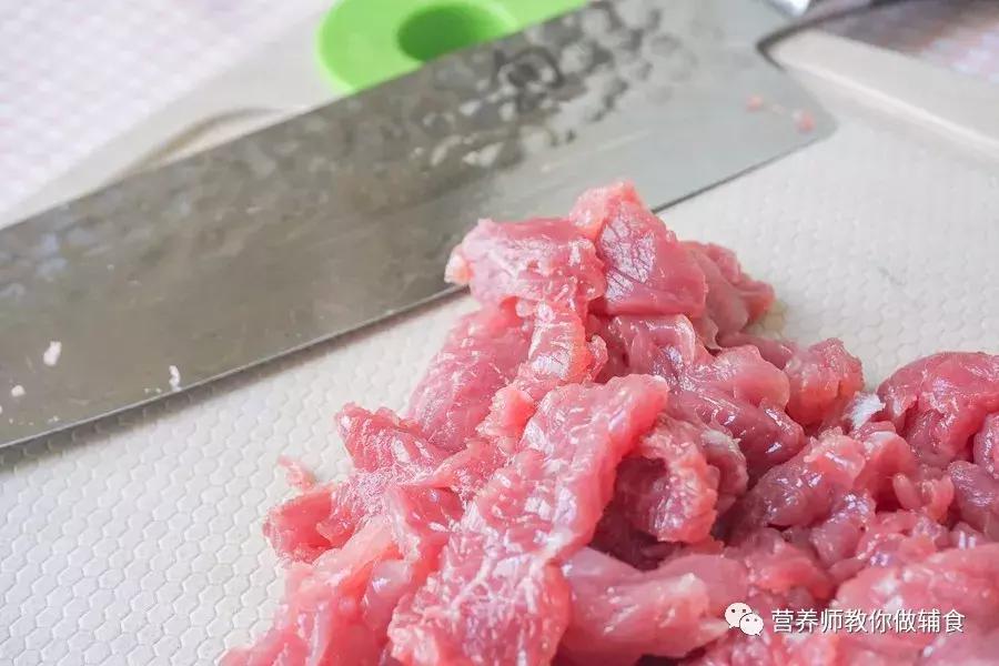 宝宝缺铁缺钙辅食应吃什么好,宝宝缺钙缺铁缺锌的表现