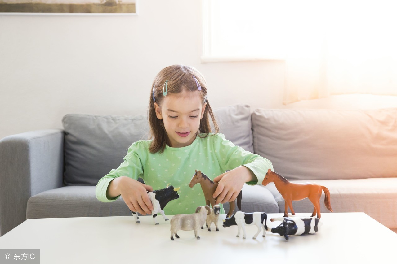 2岁宝宝喜欢咬手指甲是什么原因,2岁宝宝老是吃手指咬玩具