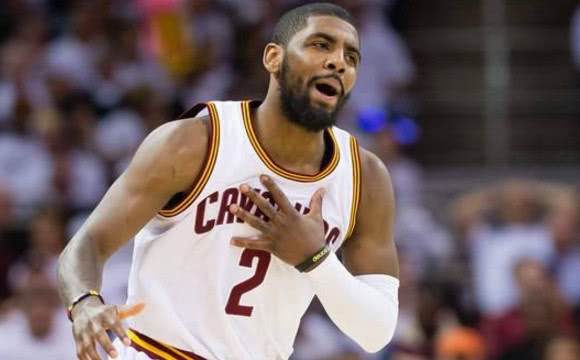 詹姆斯的传球视野有多恐怖,詹姆斯大个子球员实力