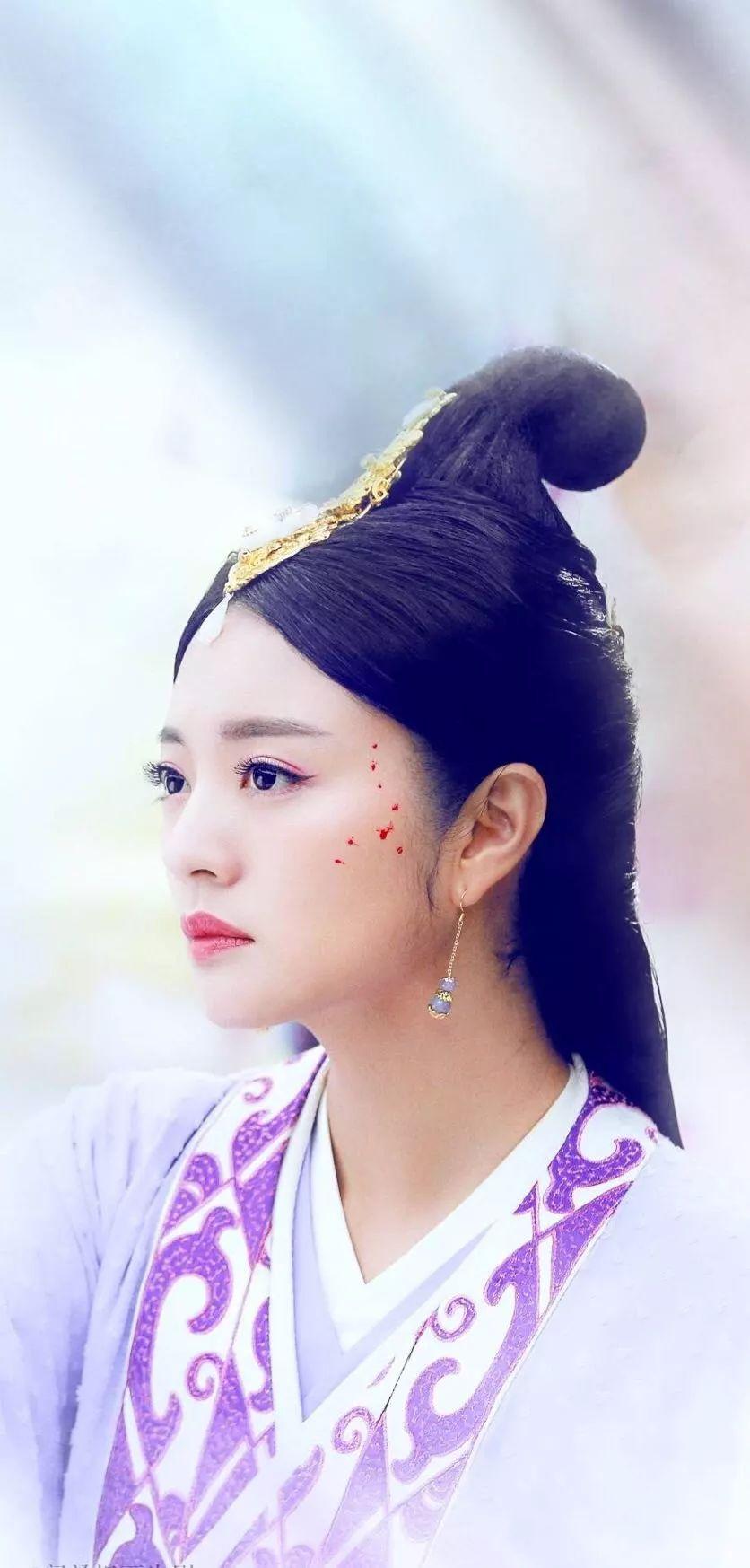 37岁安以轩因宫外孕做手术？！曾自嘲连鱼都养不来怎么养小孩！