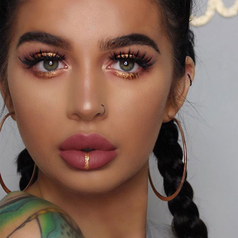 浅色唇妆妆容 (精致大红唇妆容惊艳)