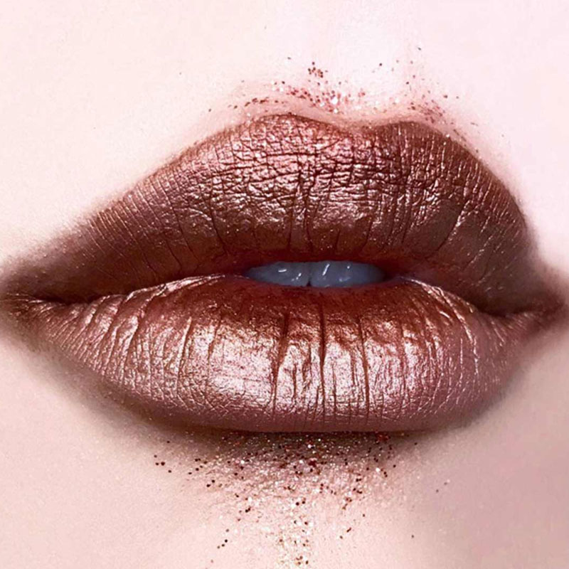 浅色唇妆妆容 (精致大红唇妆容惊艳)