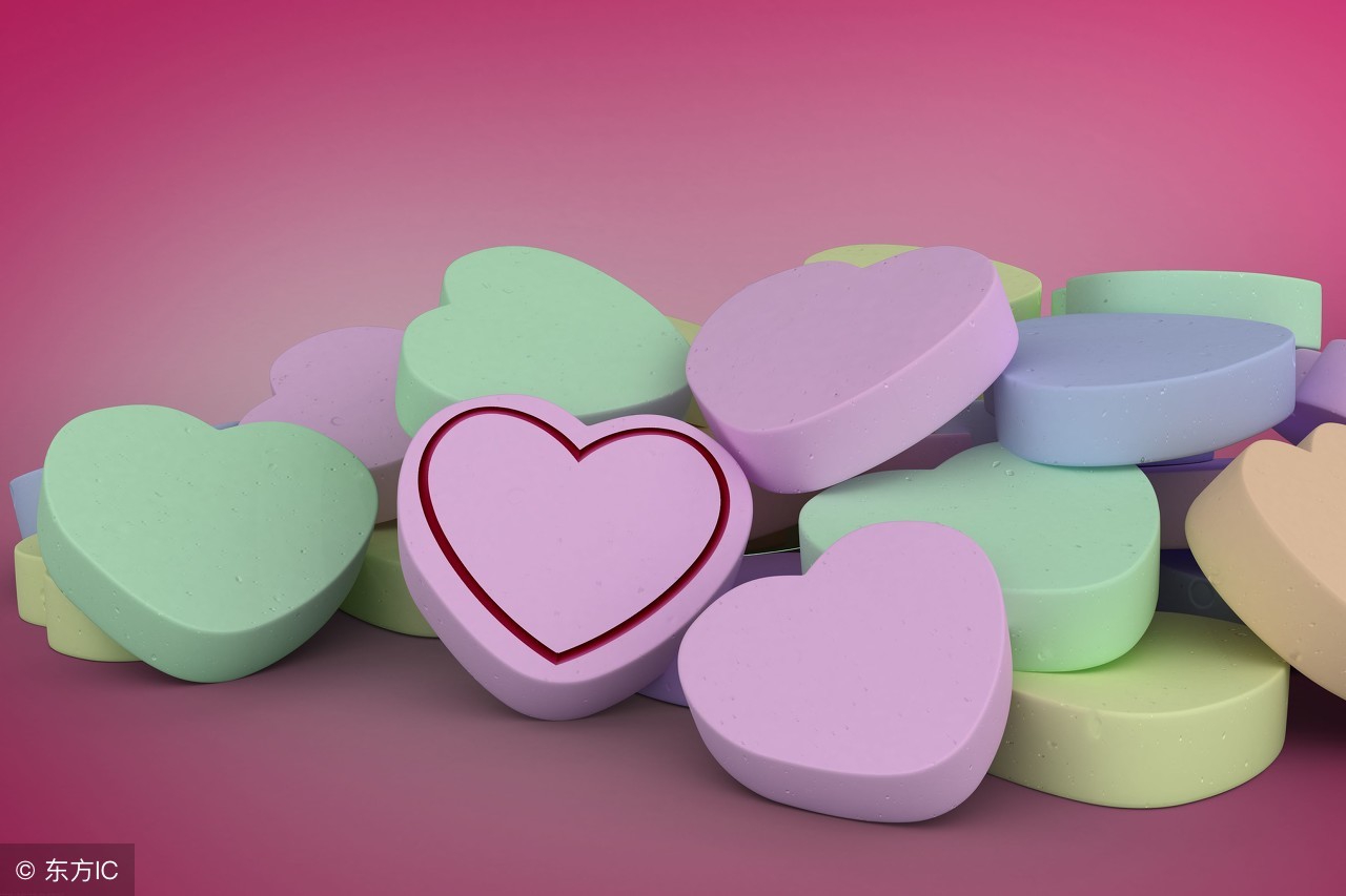 踩着碎碎的感伤，闭上眼帘，记不起你完整的笑容