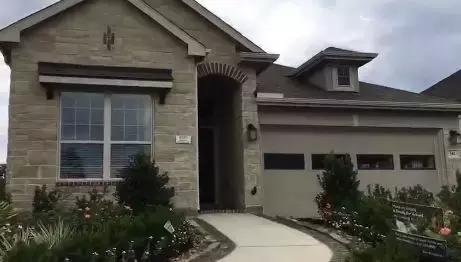 发国外上课照片、带货小视频…这些海外代购,全靠演!