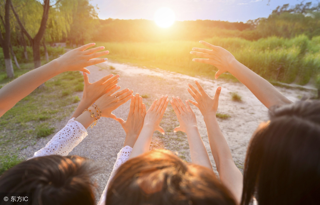 当女朋友不跟你亲怎么办,如果你的女朋友不跟你用情头