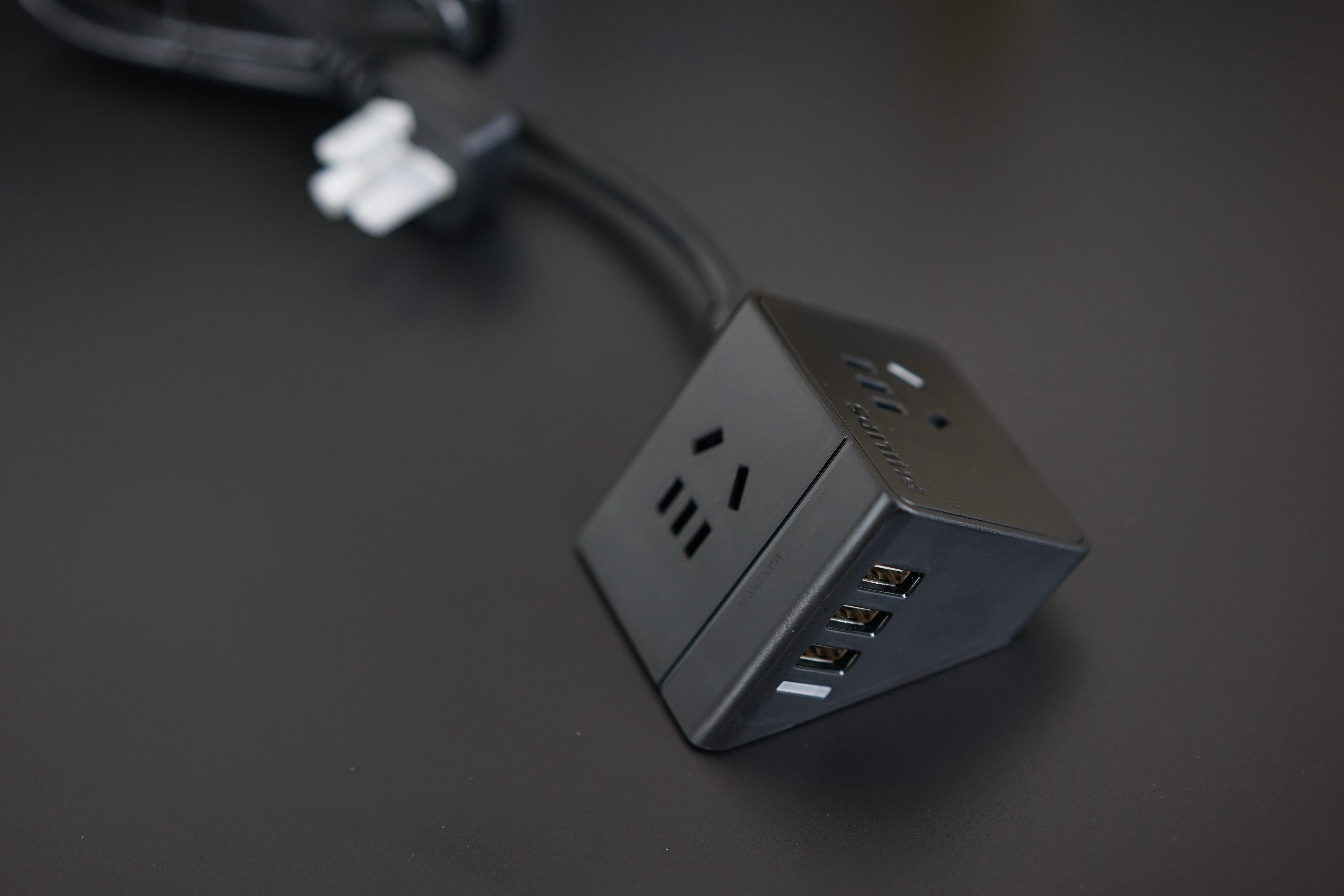 飞利浦超薄无线插座,多用插孔插座推荐飞利浦