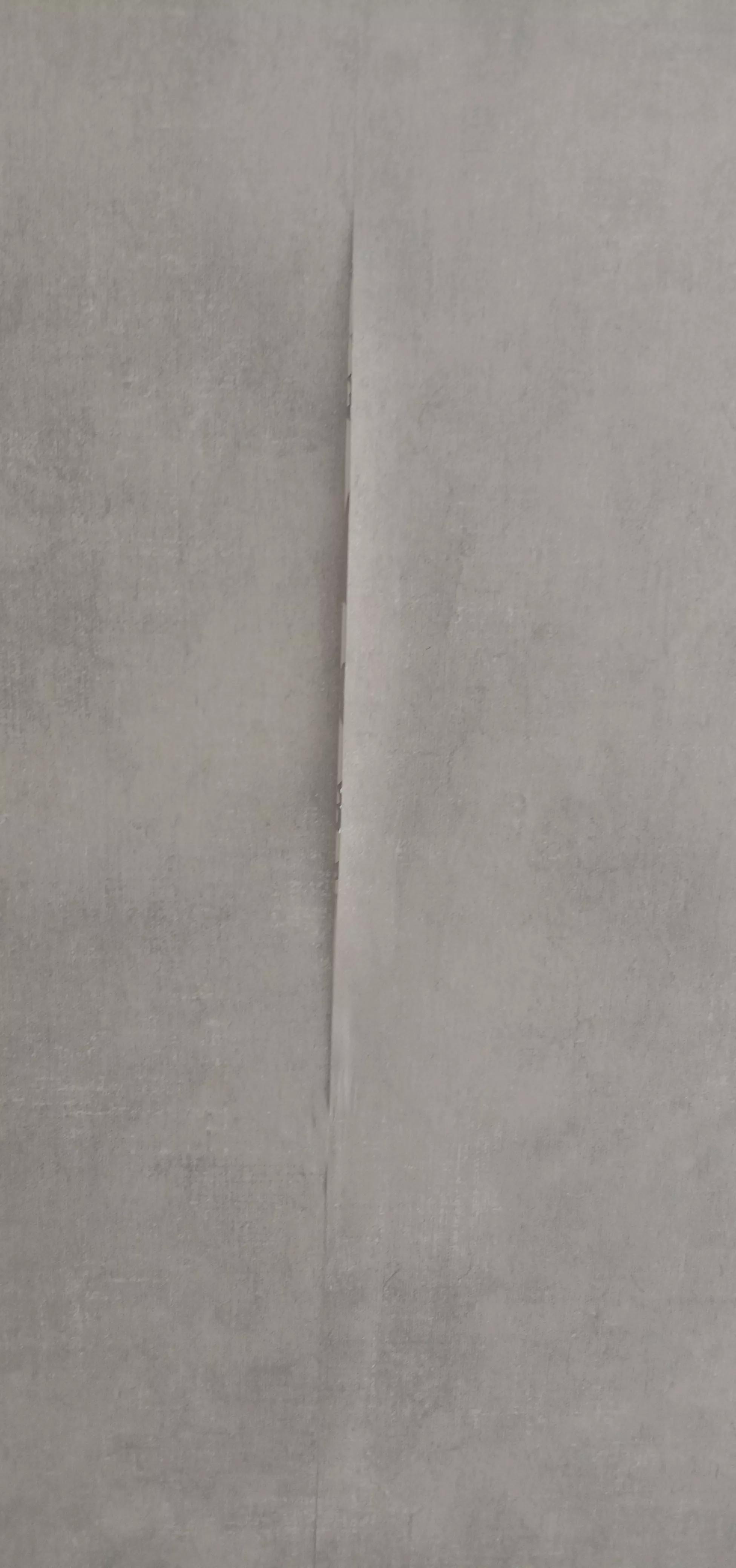 家里壁纸破了洞怎么遮盖,家里贴的壁纸有裂缝怎么处理