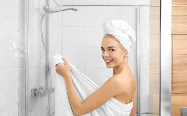 月子里可以立刻洗澡吗,产后洗澡能用热水器的水吗