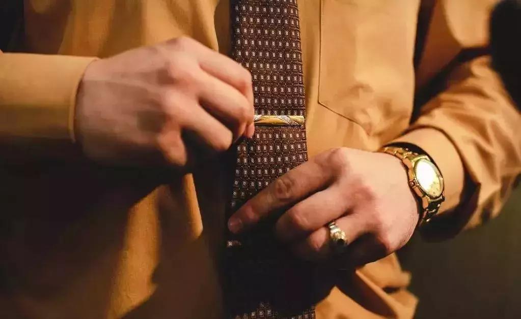 现在年轻人对奢侈品的看法,奢侈品为什么中外态度不同