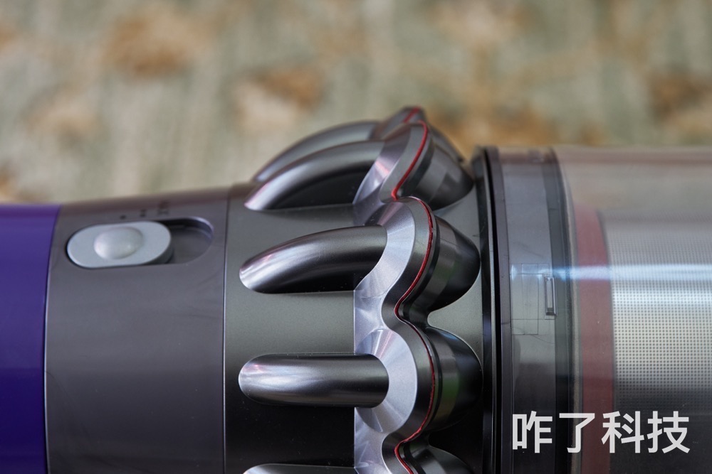 戴森v10高吸力,戴森V10吸尘器测评