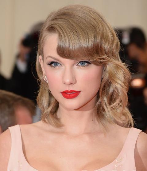 明星彩妆红唇妆容教程,明星妆唇妆