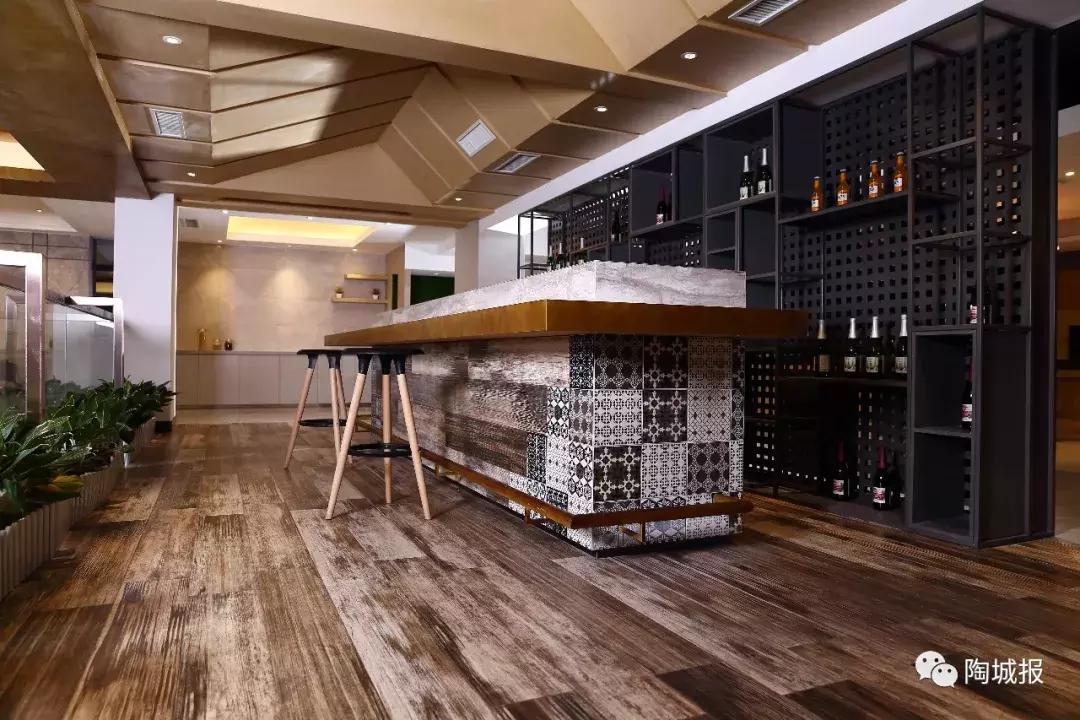 你肯定没见过这些美成仙的瓷砖展厅，估计在这里搬砖都要穿正装！