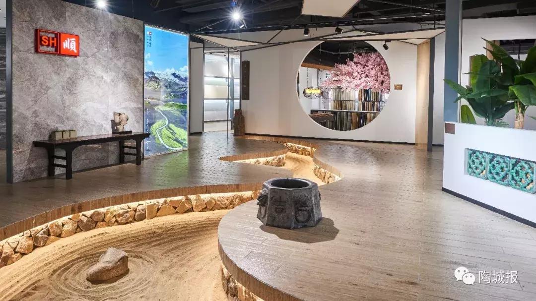 你肯定没见过这些美成仙的瓷砖展厅，估计在这里搬砖都要穿正装！