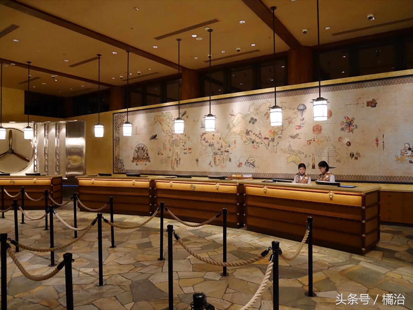 去香港迪士尼入住体验,香港迪士尼探索家酒店游泳池