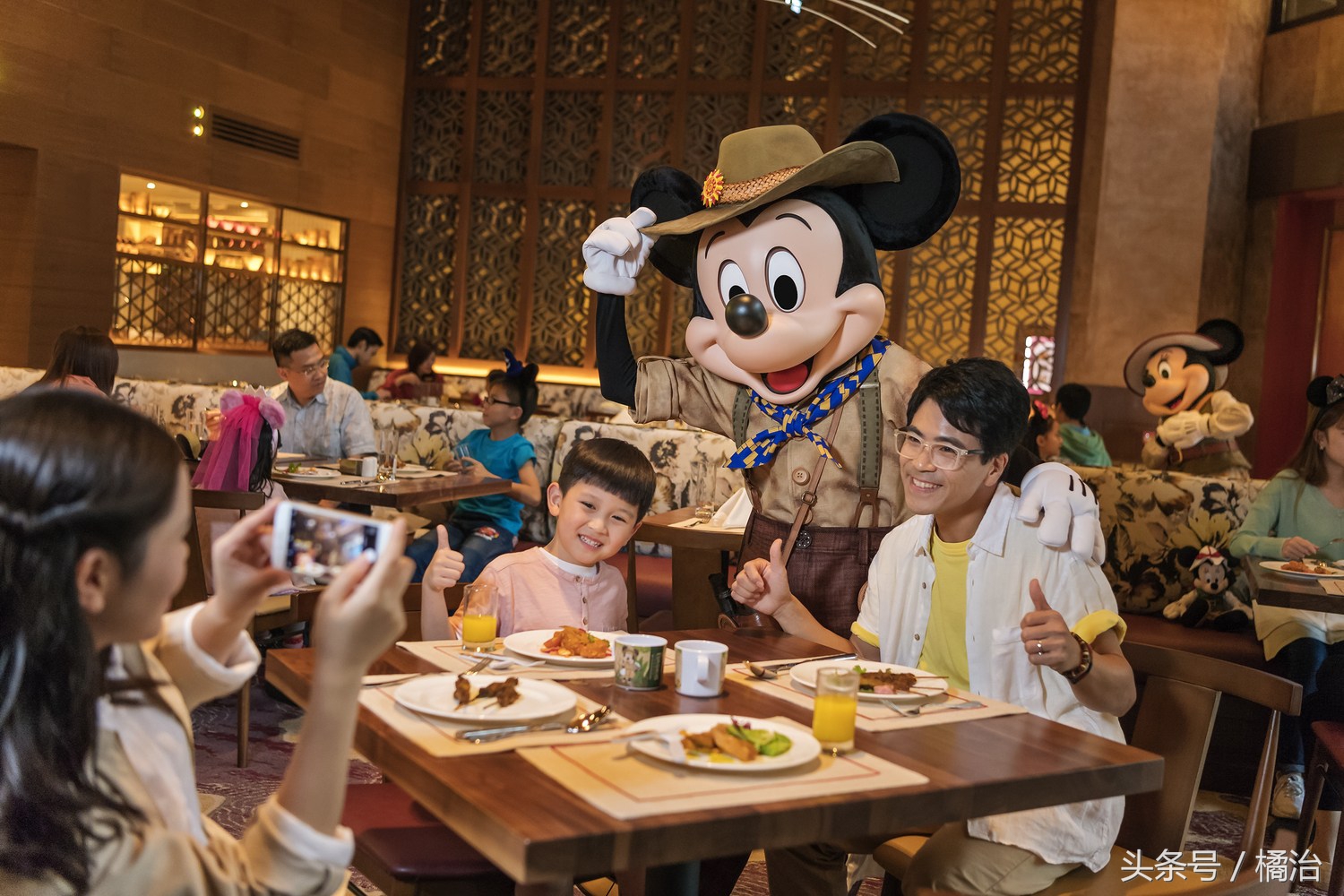 去香港迪士尼入住体验,香港迪士尼探索家酒店游泳池