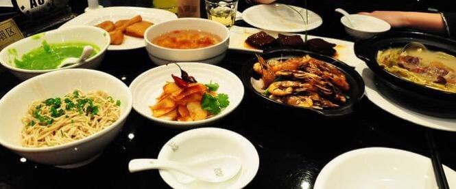 陪闺蜜吃饭逛街，回家后男友的一反常态让我疑惑不解