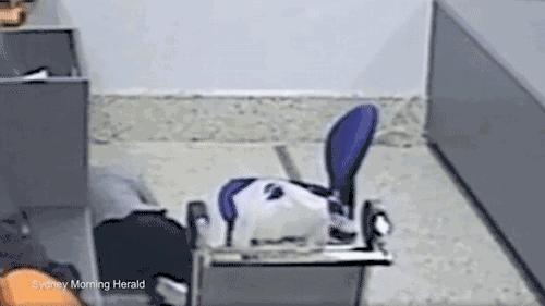 有批中国女孩在海外排队等待死刑……