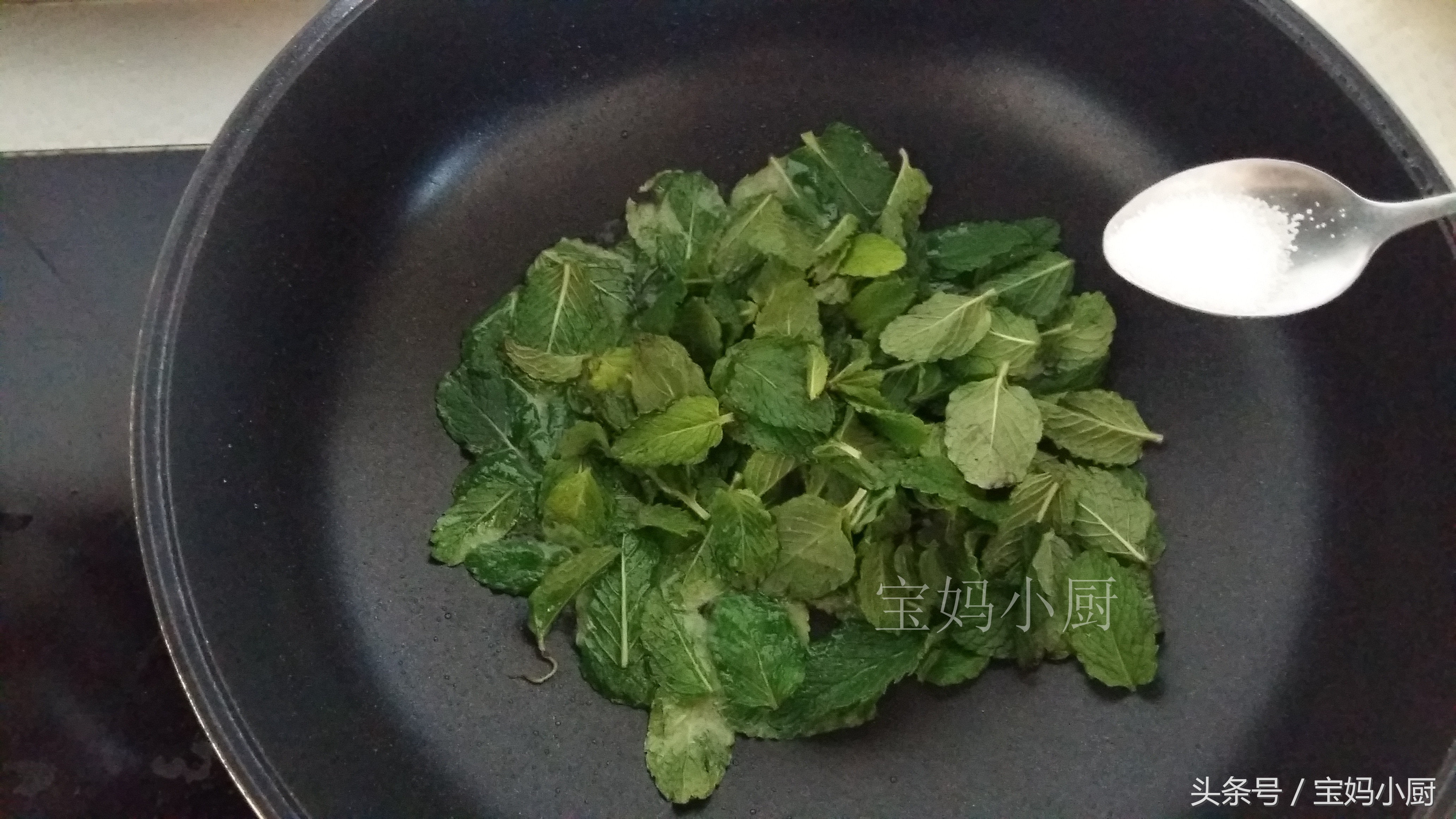 这叶子错过真亏，家家都有你却不知道！能缓解感冒，治烫伤尤其棒