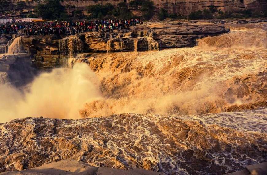 九曲黄河一壶收，看我中华母亲河的大气磅礴，点赞十里龙槽