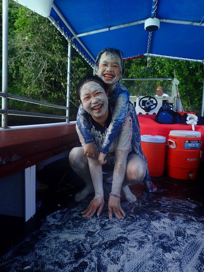 宝贝喜欢小金鱼,宝贝喜欢玩水