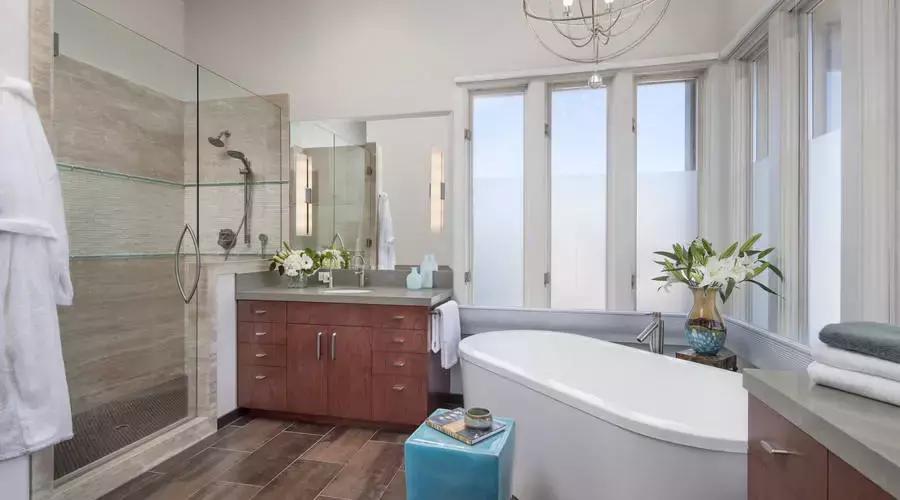 卫生间要不要装小浴缸,卫生间装修需不需要装浴缸