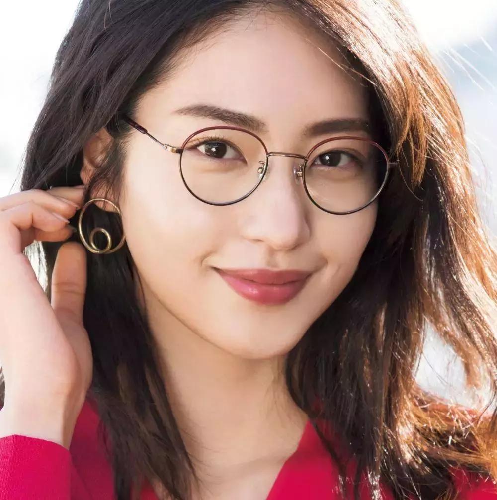 口罩眼镜装扮,口罩眼镜妆容教程