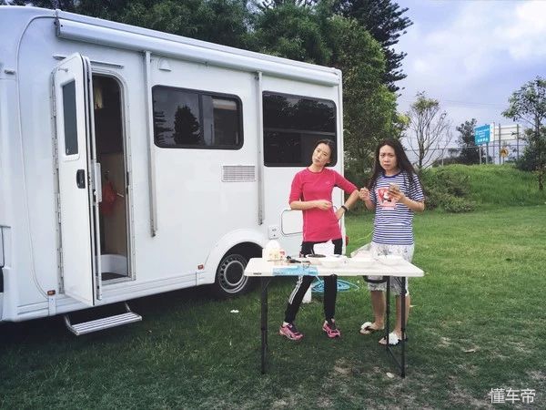 房车自驾游各国的真实生活,自驾环游世界的房车有多漂亮