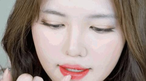 脸上种了樱桃草莓？郑爽崔雪莉的“果汁脸”怎么画出来？