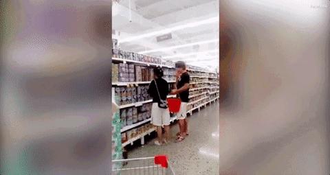 天没亮就来排队,天没亮就出门排队