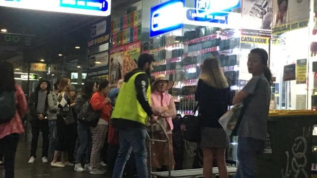 墨尔本药房为代购“开后门”被轰婴儿奶粉还没上架就被抢光