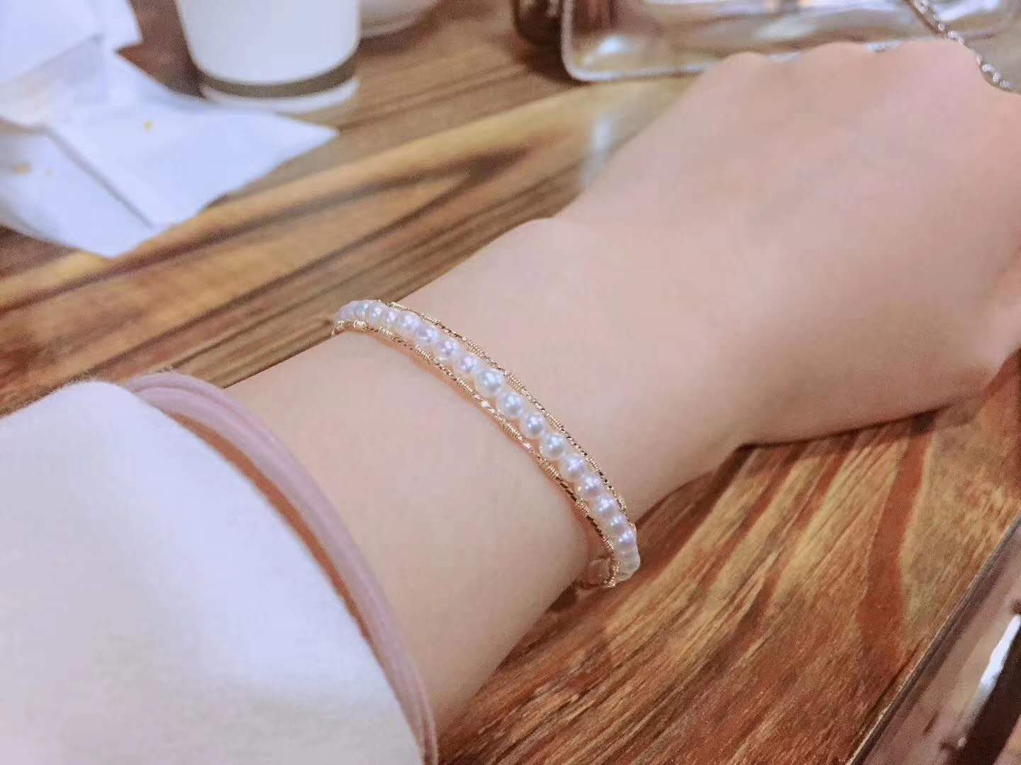 什么年龄戴手镯最合适,上了年纪的妇女适合戴什么手镯