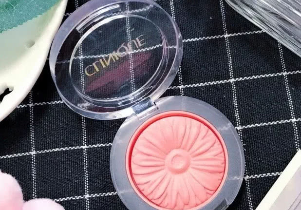 dior黄皮深唇素颜唇膏推荐,dior保湿闪亮魅惑唇膏