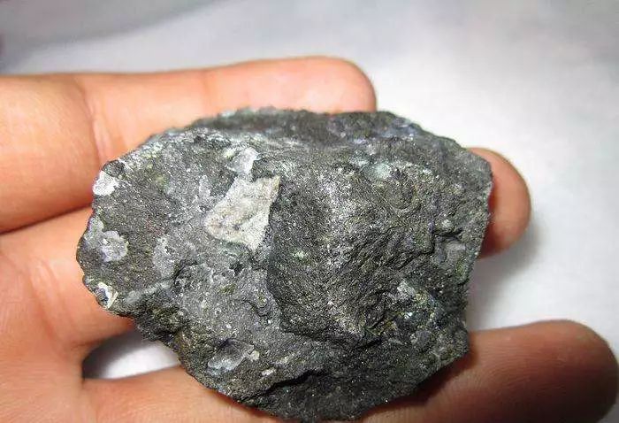 钻石是如何形成的，凭什么就卖那么贵，真有那么大价值吗？