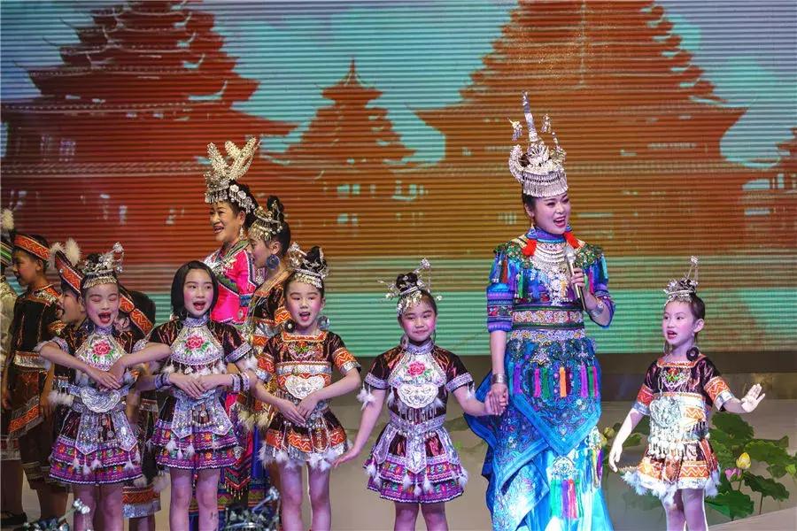 绣爱,绣爱2018民族服饰