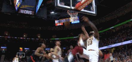 垃圾兄弟真的垃圾！被打出血也无法阻挡詹无忌倚天屠龙！