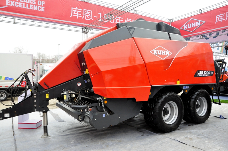 怎样的一台打捆机可以创造高收益？一天可打800捆！每捆600公斤！