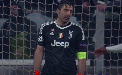 布冯c罗颁奖典礼谈倒钩,布冯面对c罗惊天倒钩