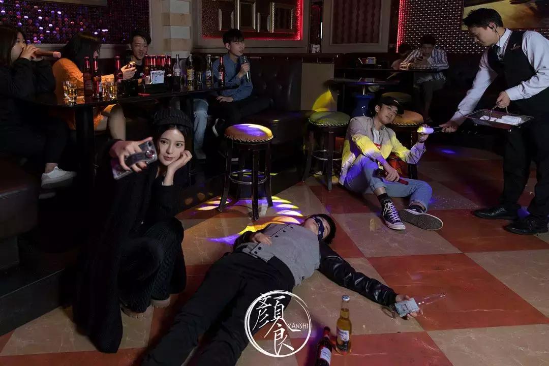 我在「纯K」中见到同一个姑娘，五次