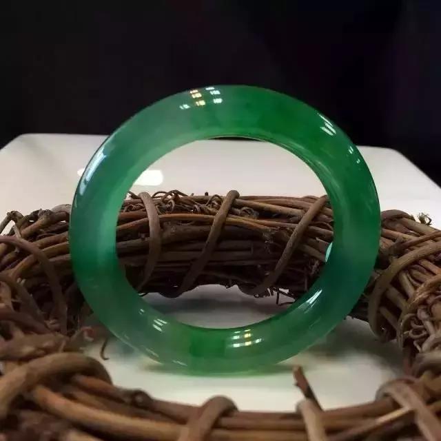最美的翡翠玉手镯,最美玉手镯各种款式